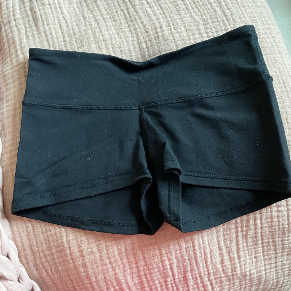 Lululemon Wunder unders 2 inch shorts